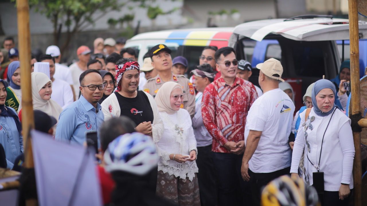 Kupat Tanjung Gurih Tradisi Tasikmalaya Pecahkan Rekor Muri